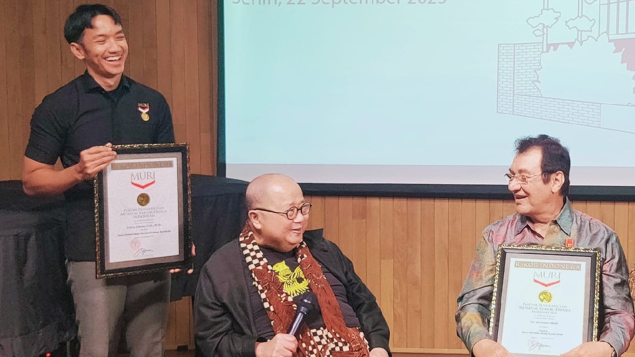 Mantan Anggota MPR Rahmat Shah kembali Terima Rekor MURI IMG-20250922-WA0145.jpg