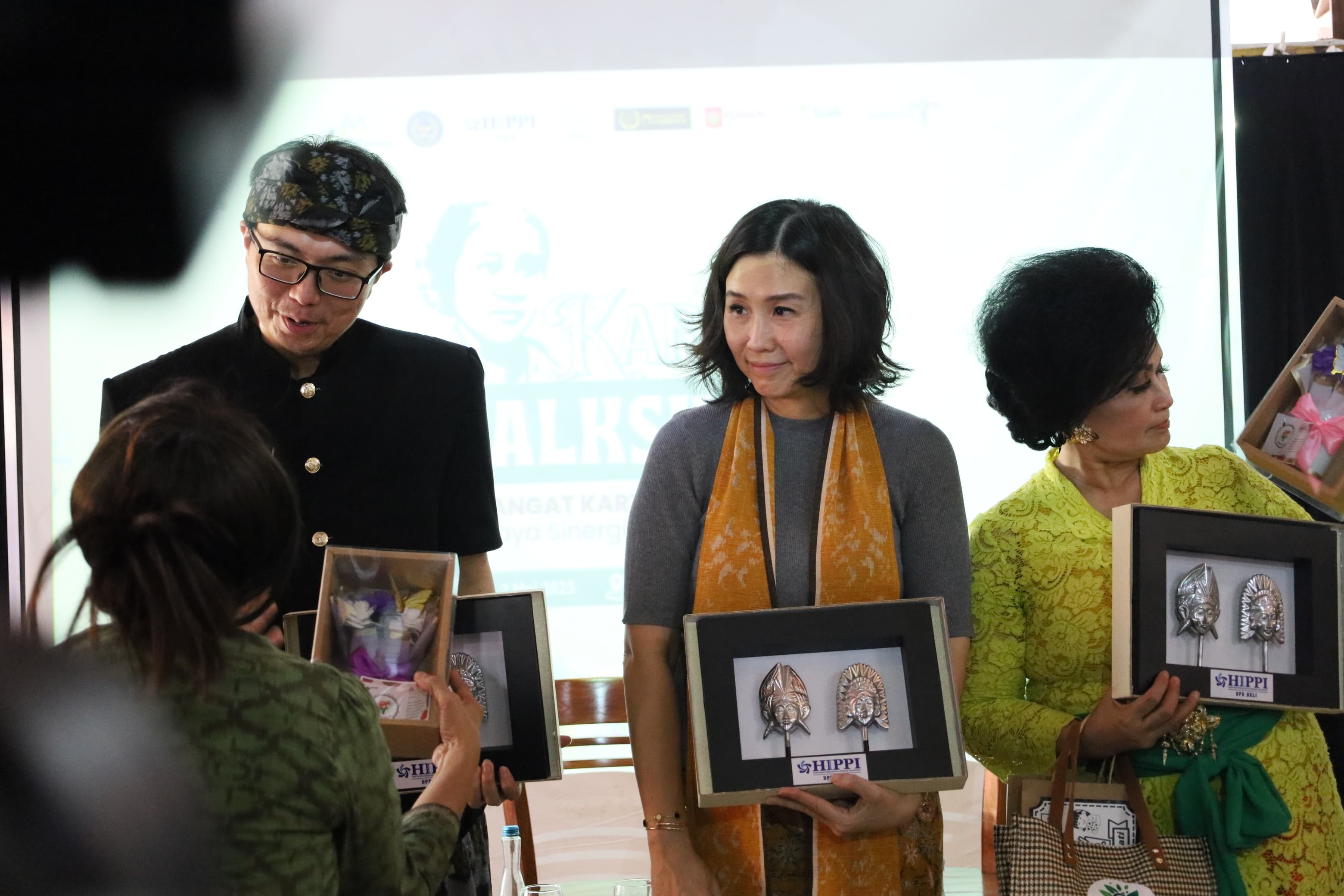 Kementrian PPPA, Veronica Tan, Nani Hadi Tjahjanto dan Prof.Ariawan Gunadi hadir sebagai pembicara d