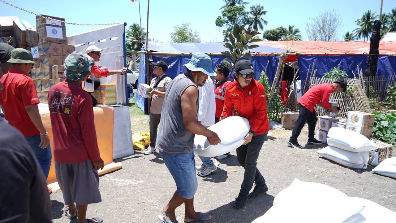 Peduli Korban Bencana, SP PLN dan YBM PLN Salurkan Bantuan ke Lima Dusun di Flores