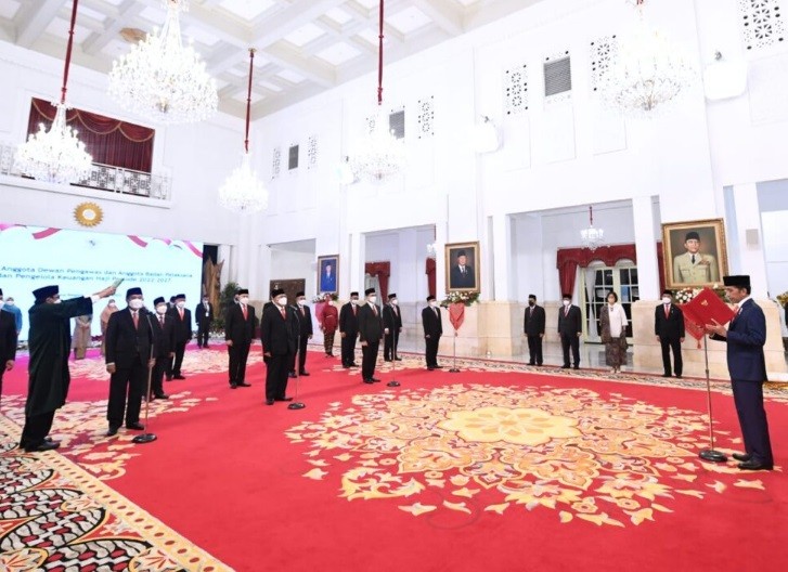 Presiden Lantik Dewan Pengawas dan Anggota BPKH 2022-2027