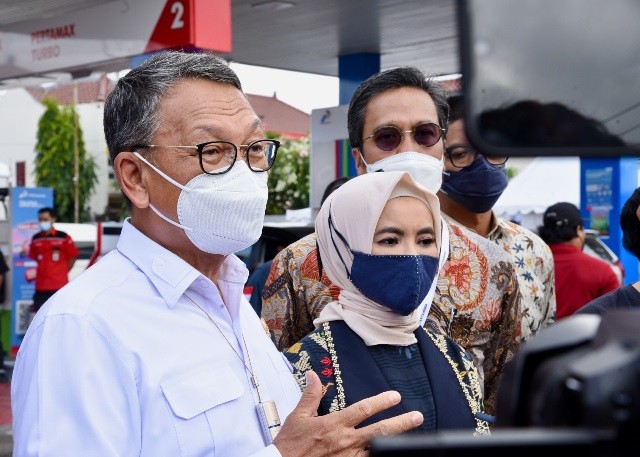 Pastikan Evolusi Kendaraan Listrik, Menteri ESDM Tinjau SPBU GES Pertamina di Denpasar