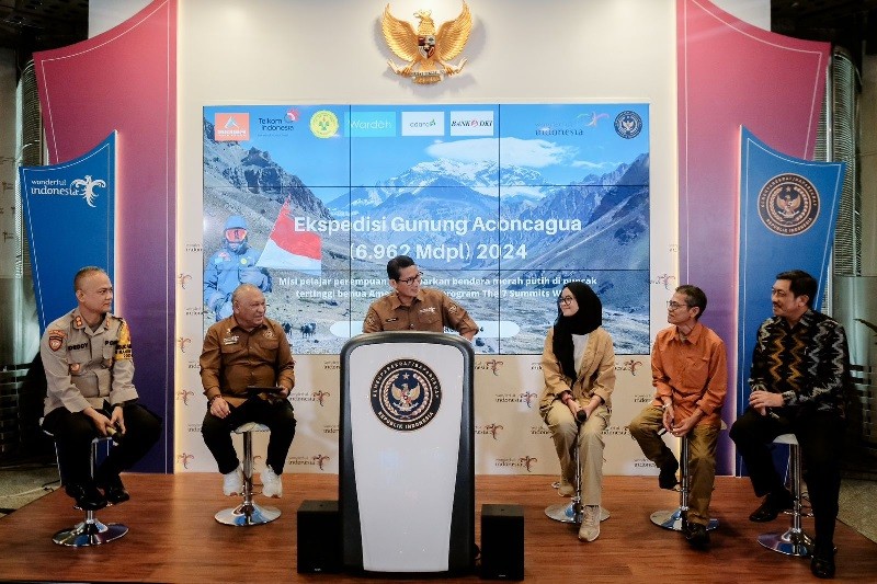 Kemenparekraf Dukung Misi Pendakian Seven Summit Gunung Aconcagua Argentina