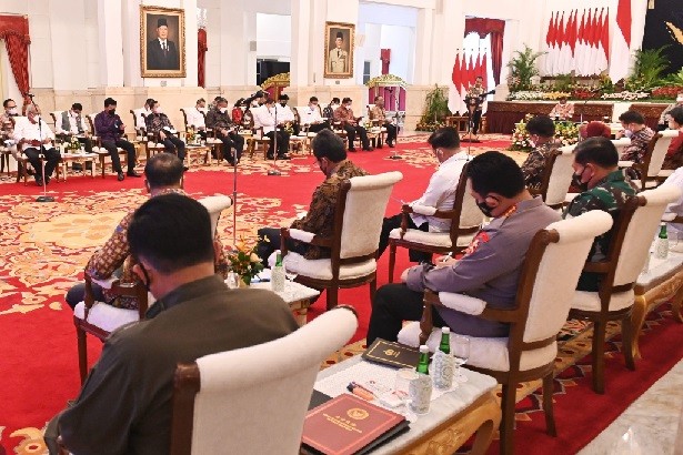 Pimpin Sidang Kabinet, Presiden: Respons Perubahan Dunia Secara Cepat
