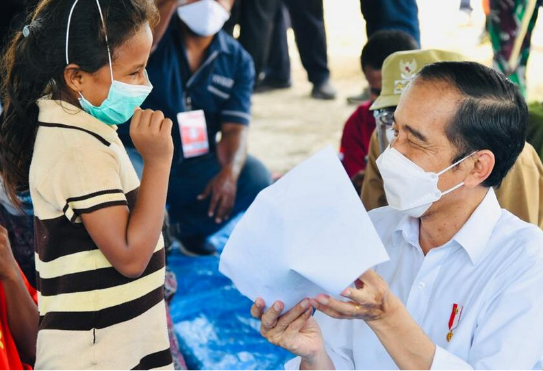 Presiden Tinjau Posko Pengungsi di Kabupaten Lembata NTT
