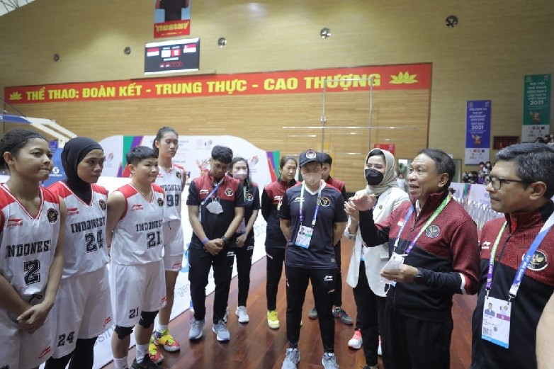 Berpeluang Raih Emas, Menpora Amali Beri Semangat Tim Basket RI
